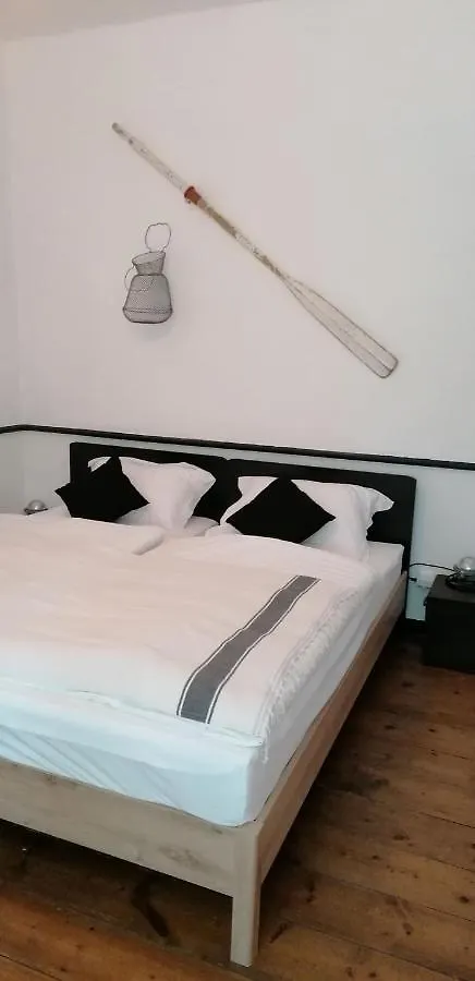 Le Derrien Bed & Breakfast La Roche-Derrien 0*,  France
