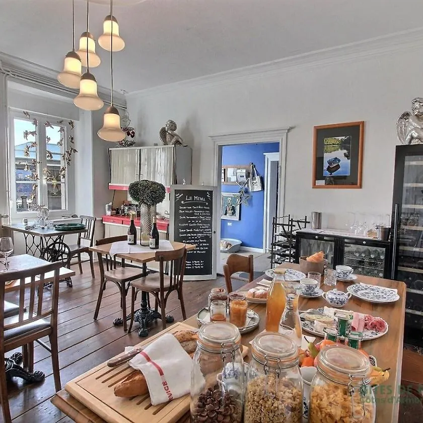 Le Derrien Bed & Breakfast La Roche-Derrien 0*,  France